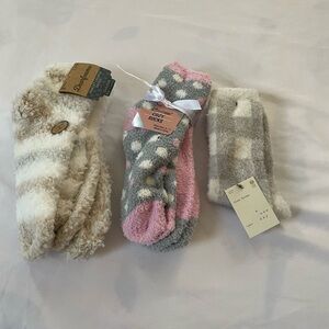 5-Piece Set Fuzzy/Cozy Socks - Pink, Gray, Cream, NWT, Size 4-10 and 4-11‎